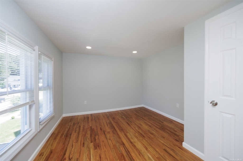 81 Lynbrook Avenue - Photo 8