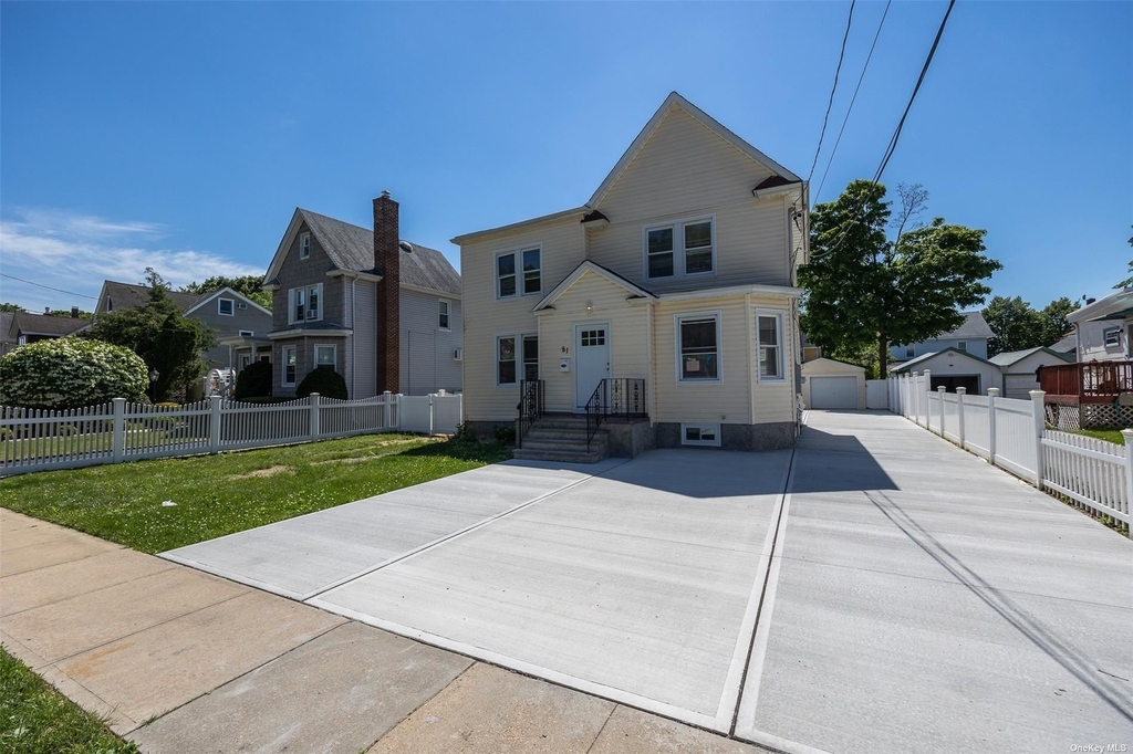 81 Lynbrook Avenue - Photo 1