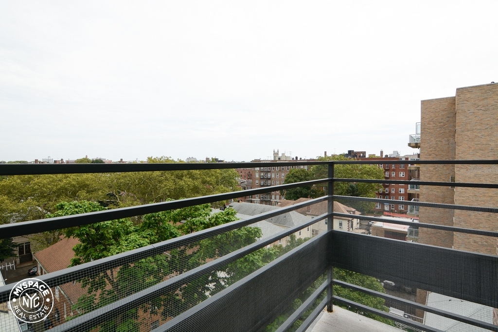 1087 Flushing Avenue - Photo 2