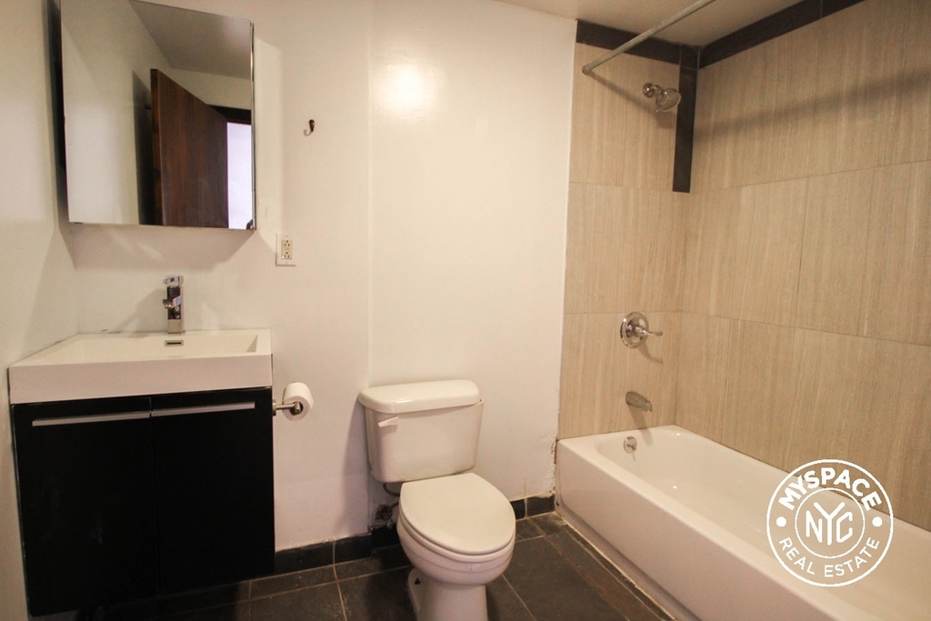 1087 Flushing Avenue - Photo 4