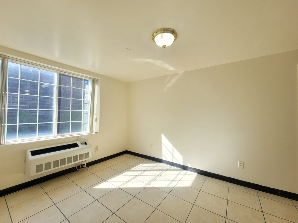 443 Winthrop Street - Photo 0