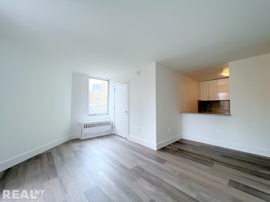 490 2nd Avenue - Photo 1