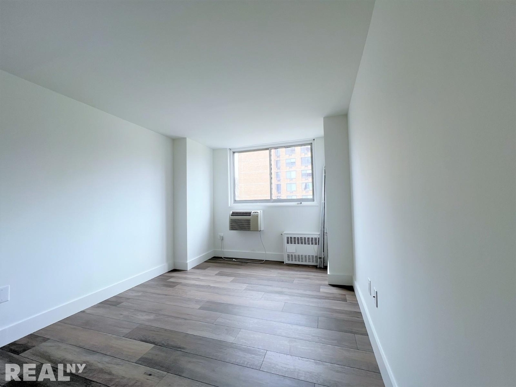 500 2nd Avenue - Photo 10