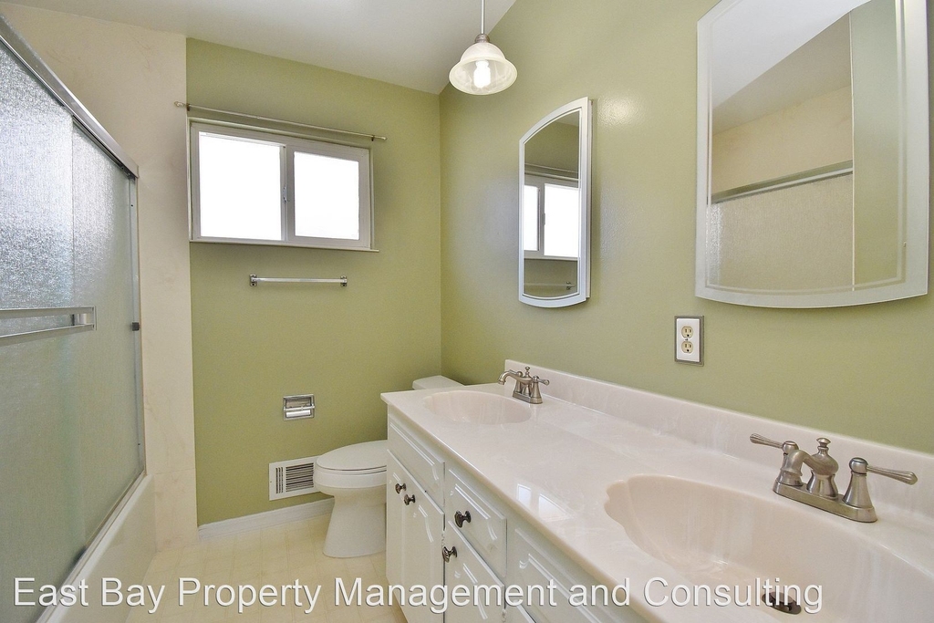 1035 Barry Way - Photo 13