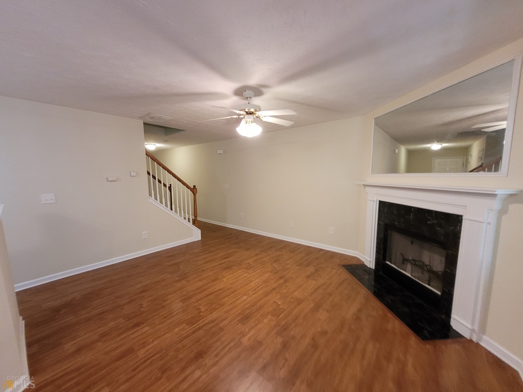 2091 Manhattan Parkway - Photo 3