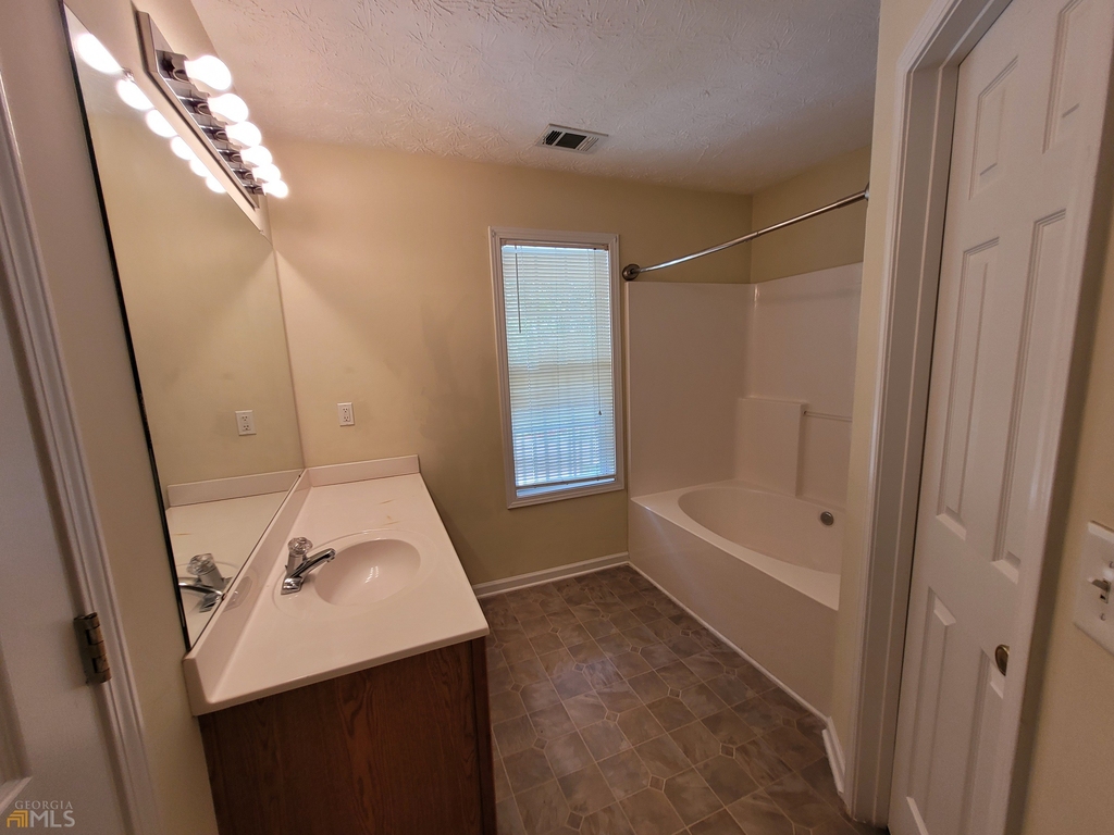 2091 Manhattan Parkway - Photo 9