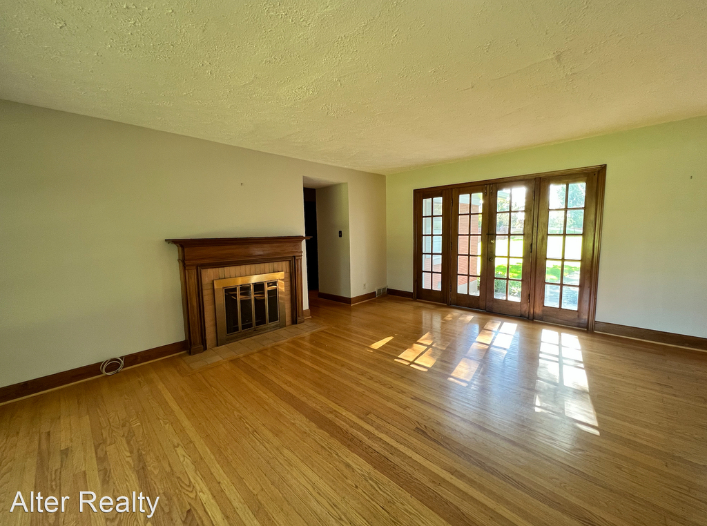 4492 Brownsboro Road - Photo 2