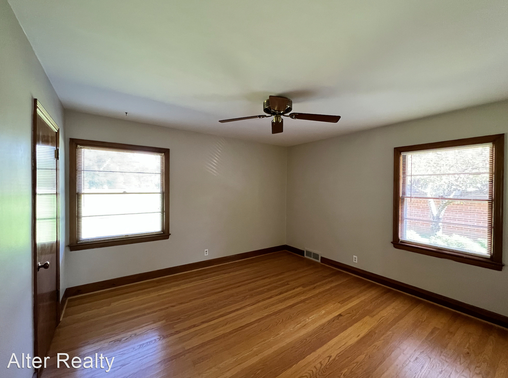 4492 Brownsboro Road - Photo 5