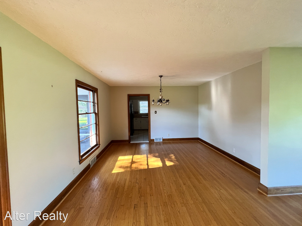 4492 Brownsboro Road - Photo 8