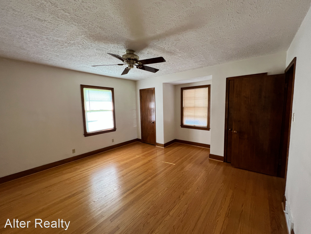 4492 Brownsboro Road - Photo 7