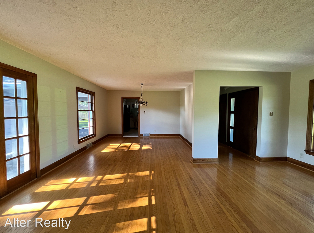 4492 Brownsboro Road - Photo 3