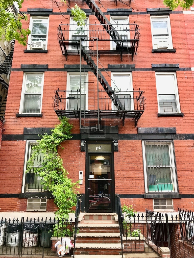 303 East 104 Street - Photo 14