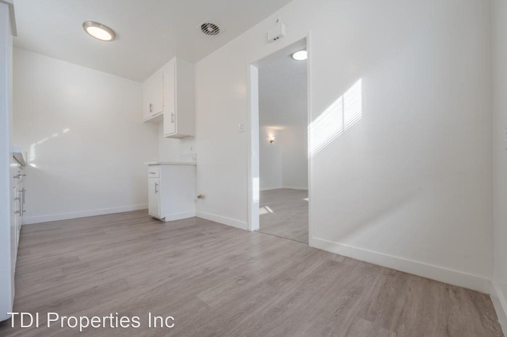 10219 England Avenue - Photo 11