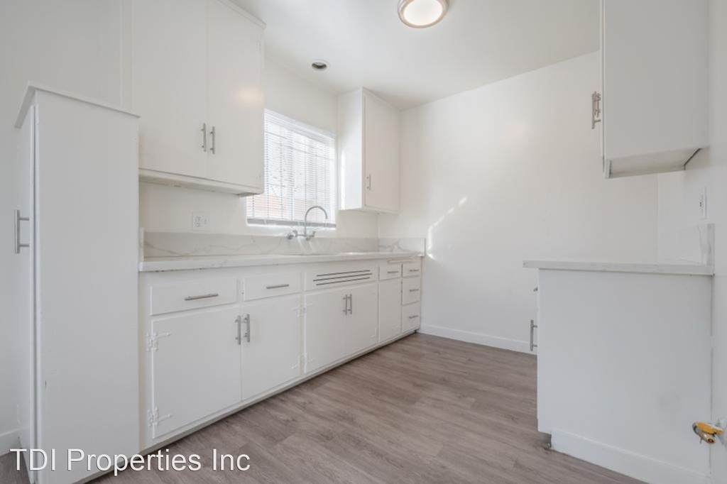 10219 England Avenue - Photo 12