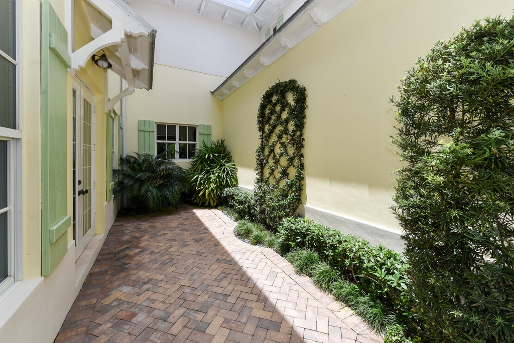 236 E Boca Raton Road - Photo 1