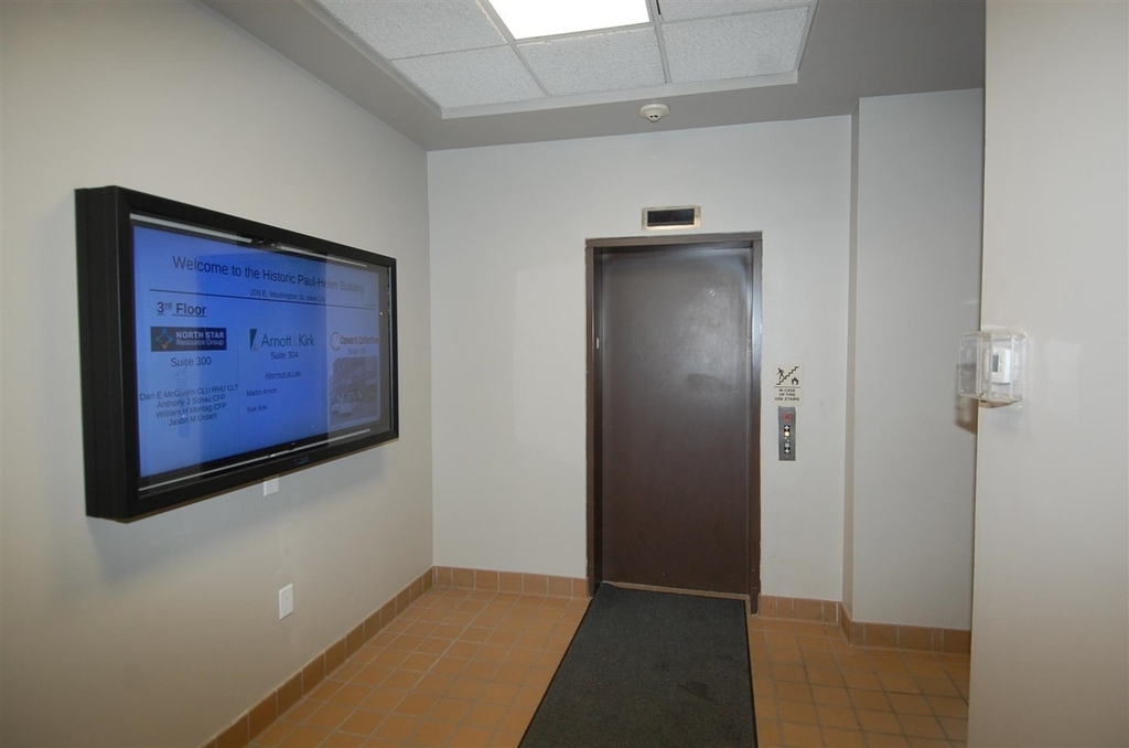 209 E Washington St - Photo 3