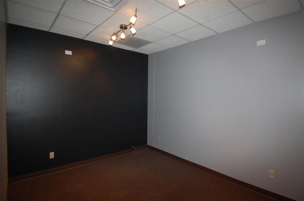 209 E Washington St - Photo 18