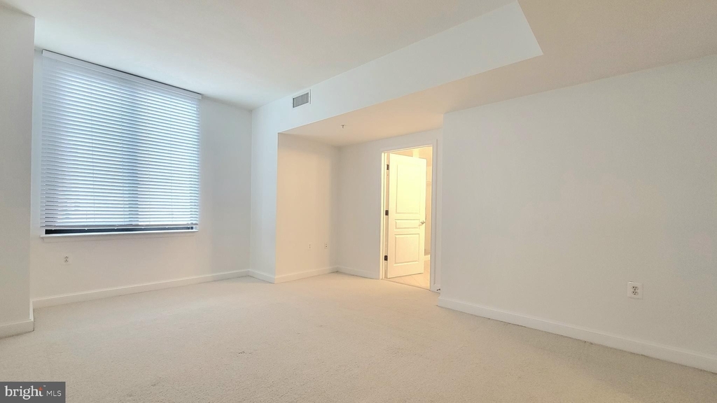 2451 Midtown Avenue - Photo 14