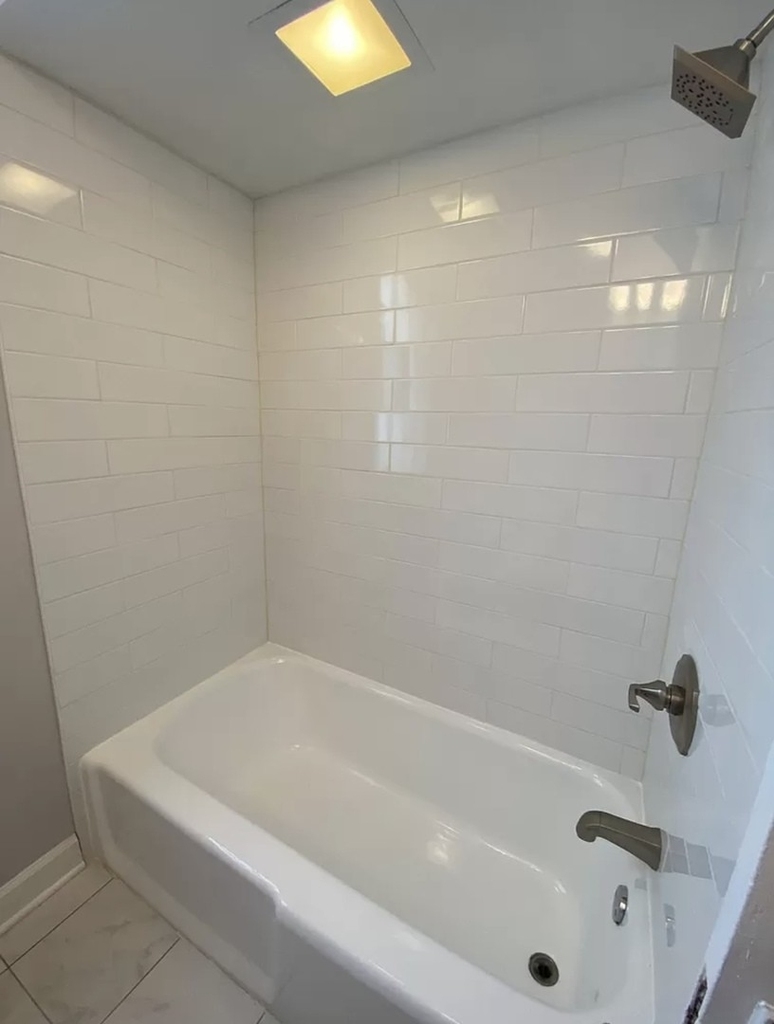 2344 W Barry Avenue - Photo 7