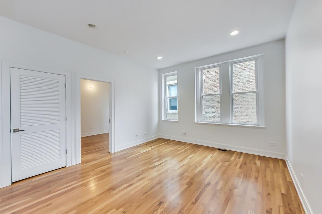 1157 W 18th Street - Photo 2