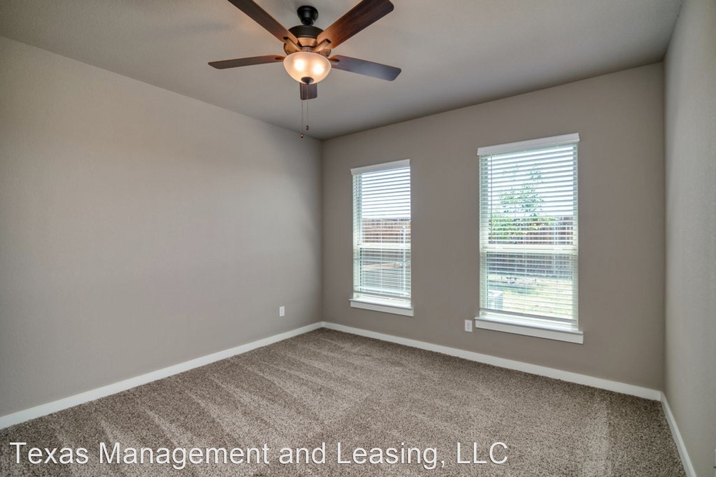 724 Harvest Moon Drive - Photo 11