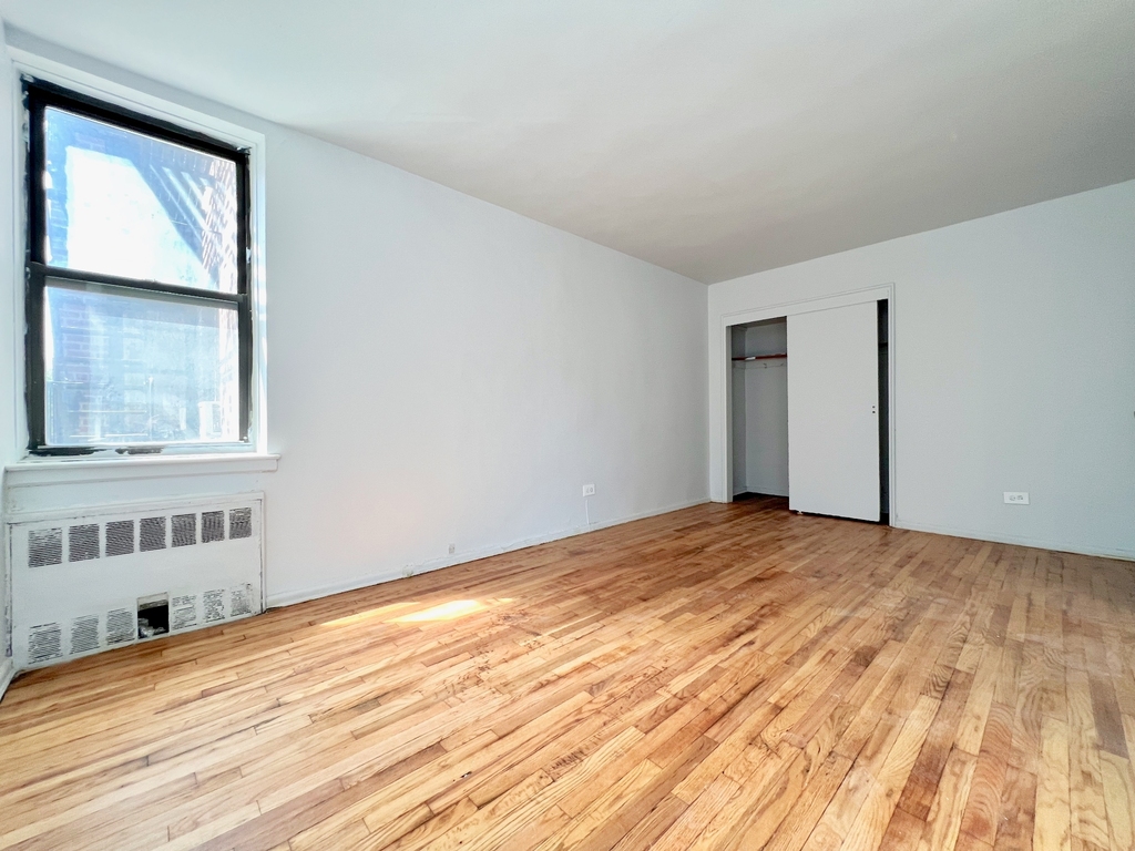 130 East 18th Street - Photo 6