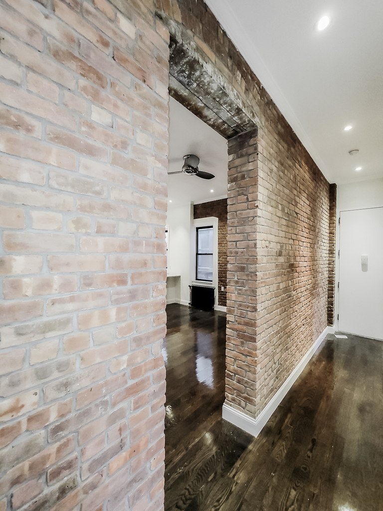 1377 Lexington Avenue - Photo 4