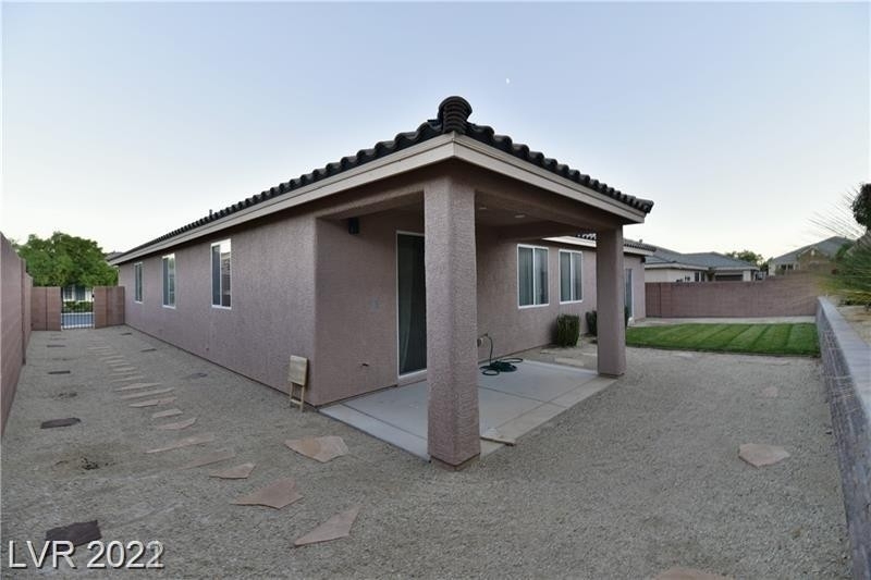 7129 Silver Ridge Peak Street - Photo 36