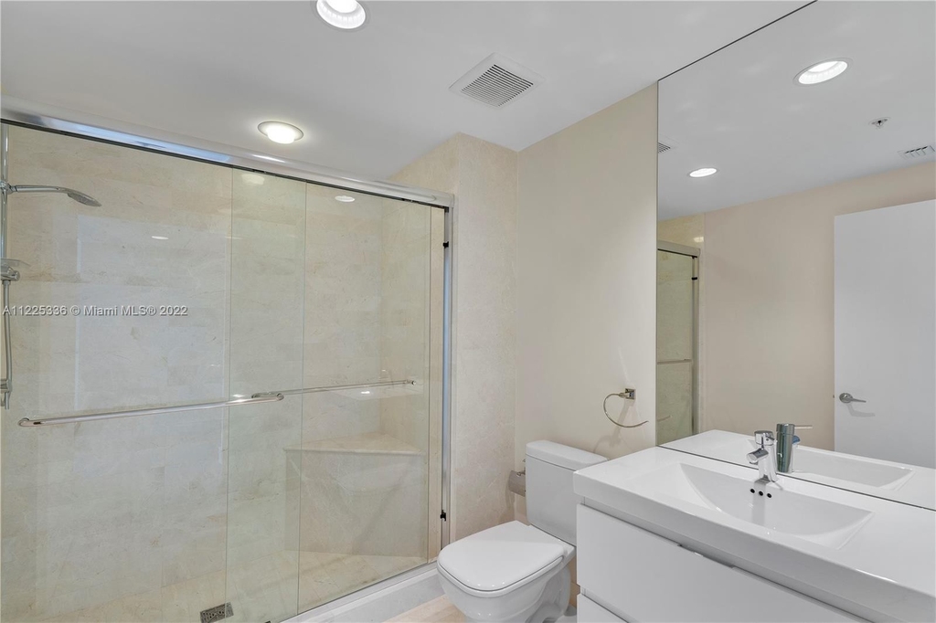 17111 Biscayne Blvd - Photo 26