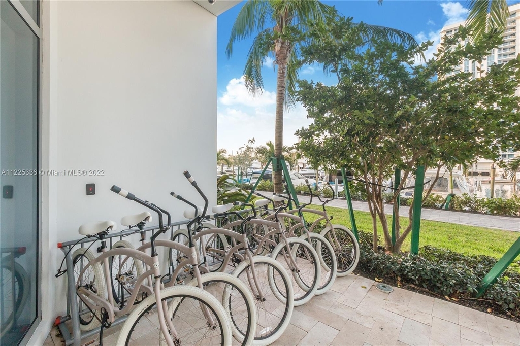 17111 Biscayne Blvd - Photo 42