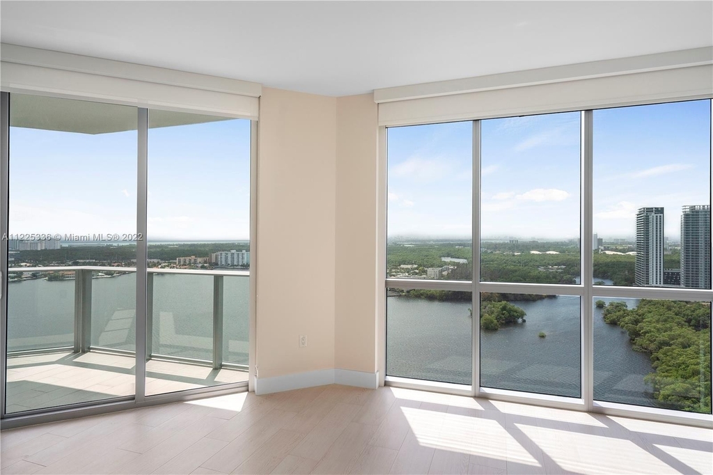 17111 Biscayne Blvd - Photo 23