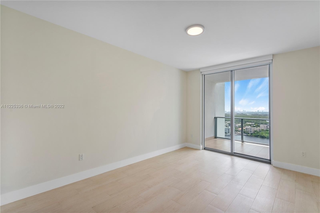 17111 Biscayne Blvd - Photo 14