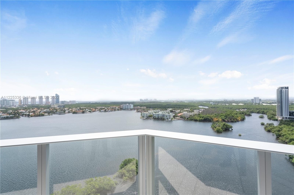 17111 Biscayne Blvd - Photo 16