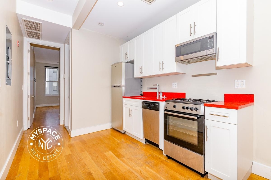 250 Melrose Street - Photo 2
