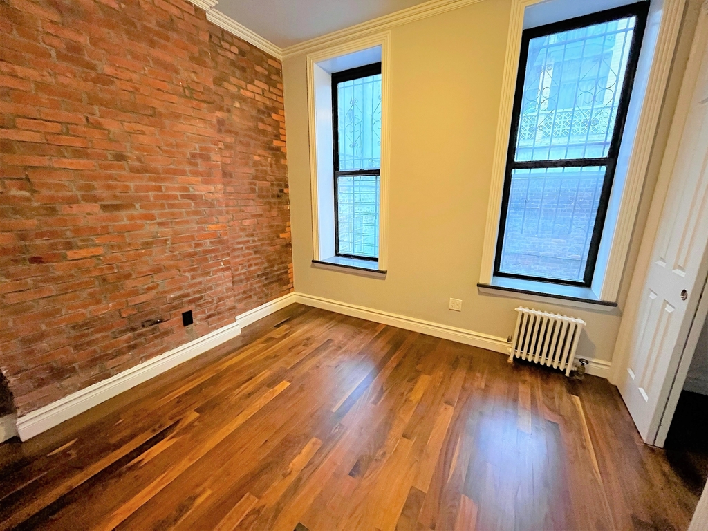 214 East 25th Street - Photo 4