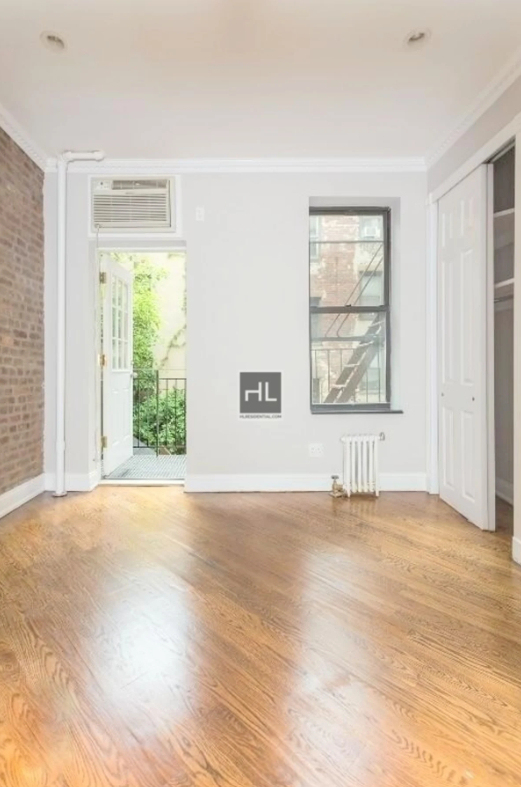 279 East 10th Street - Photo 4