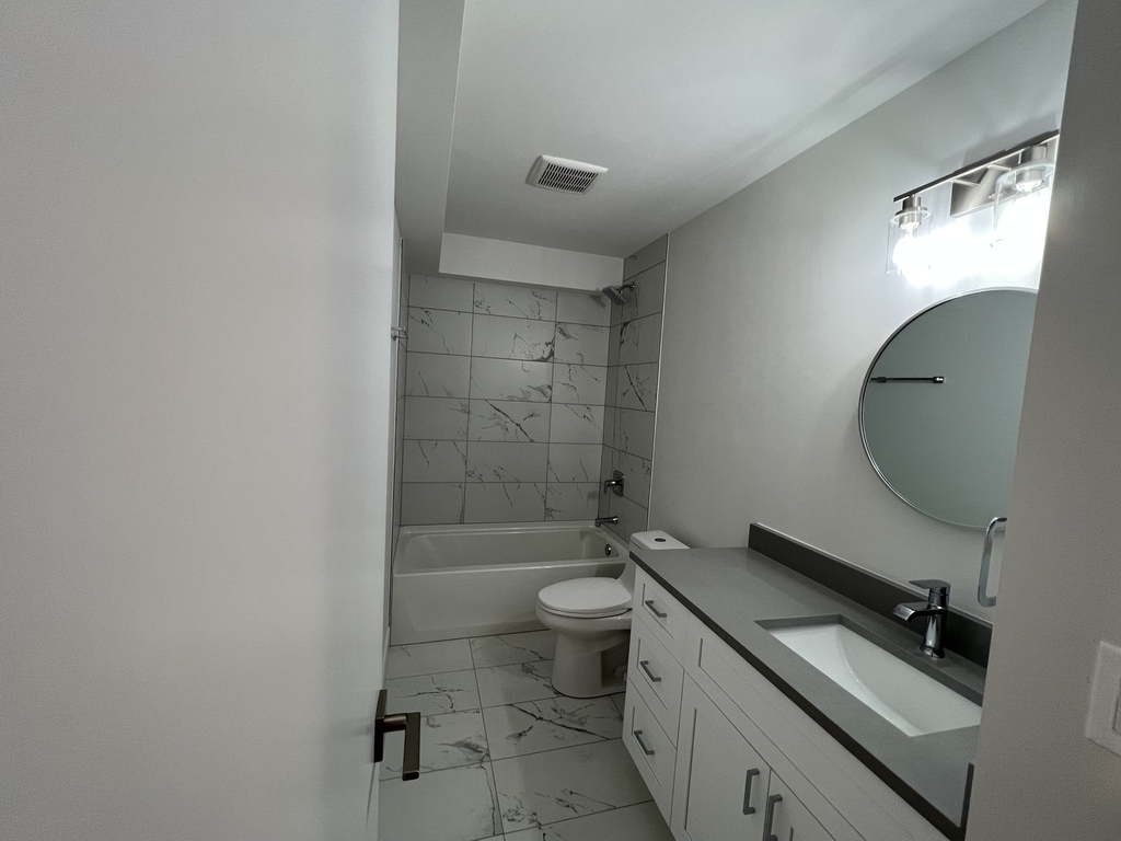 2215 W Chicago Avenue - Photo 8