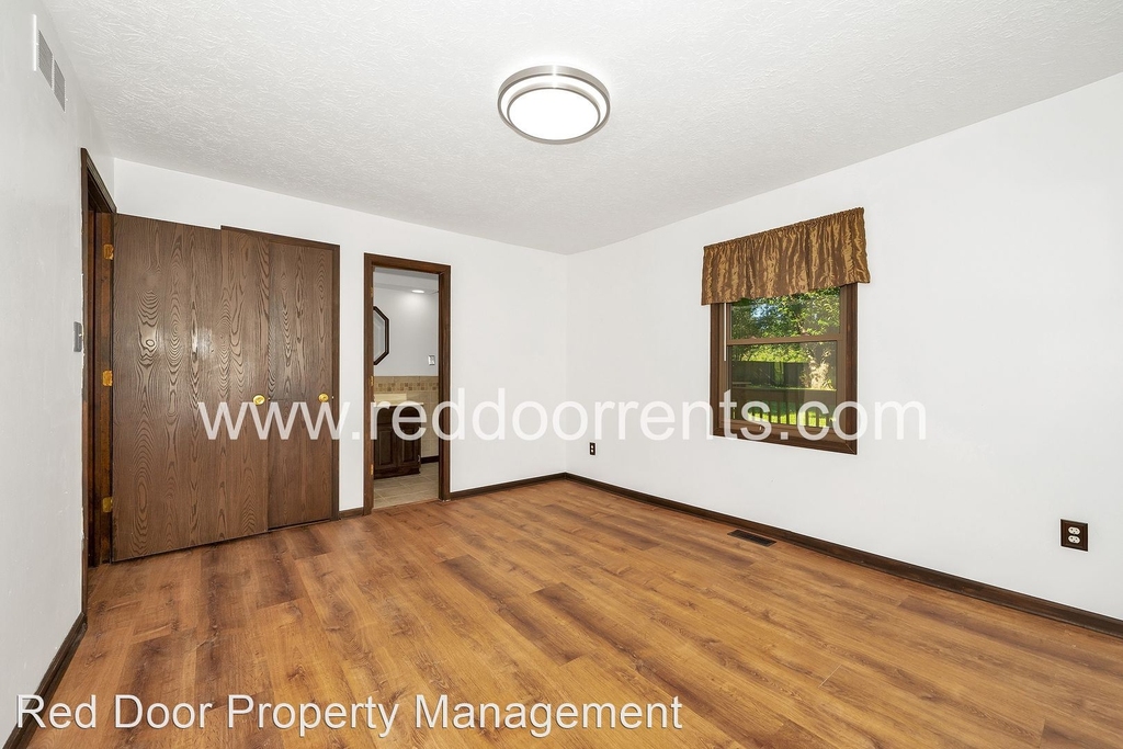6808 Five Points Rd - Photo 17