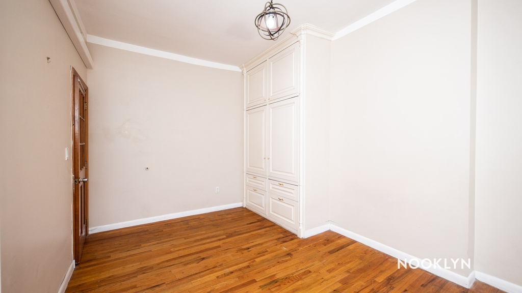 275 Irving Avenue - Photo 11