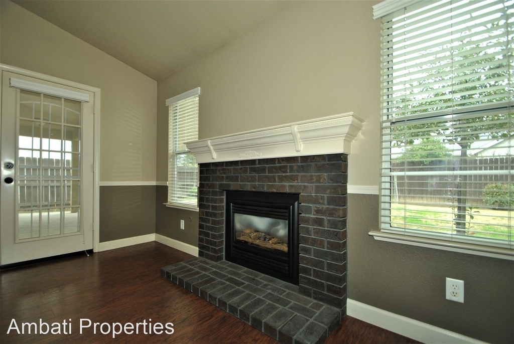 1792 E. Turnberry Ave - Photo 7