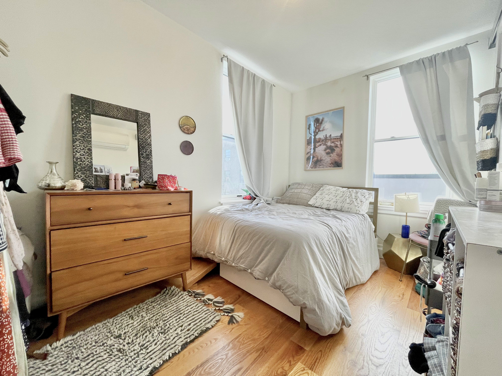 232 Tompkins Avenue - Photo 4