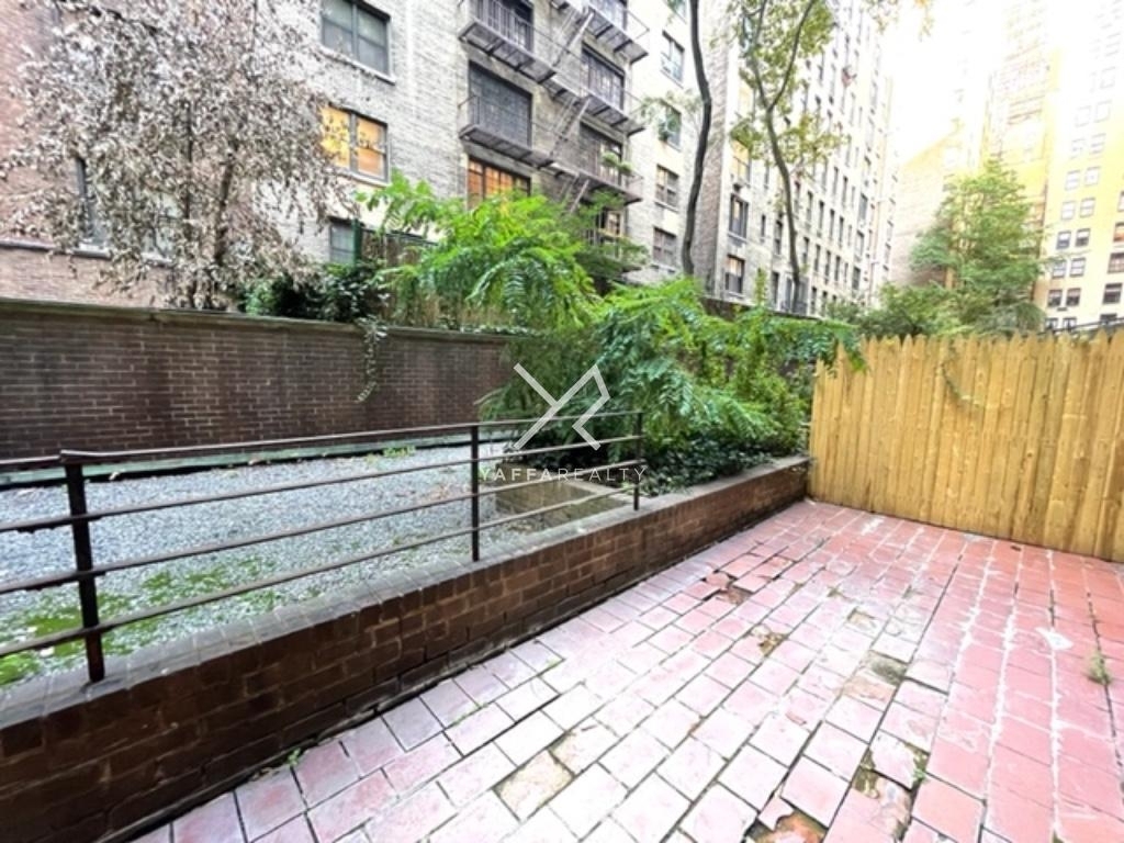 405 East 56th Street - Photo 3