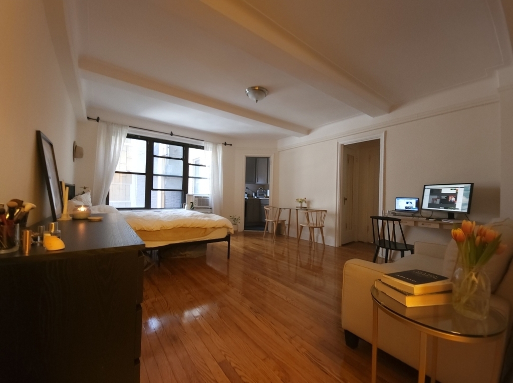 310 East 55th Street - Photo 0