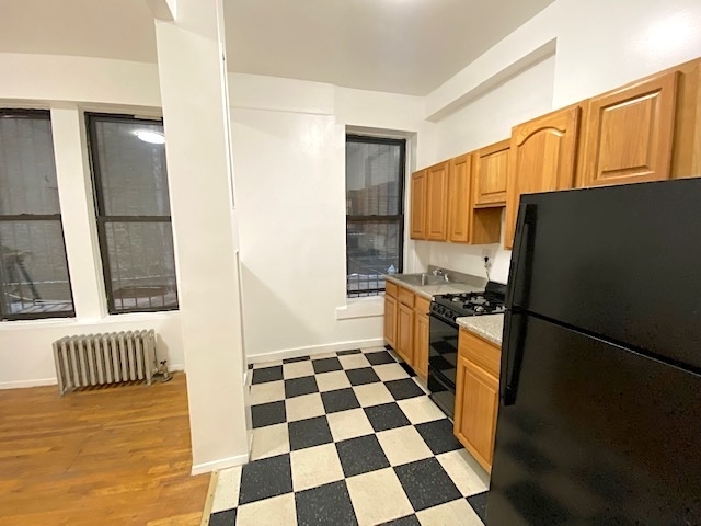 342 East 15 Street - Photo 3