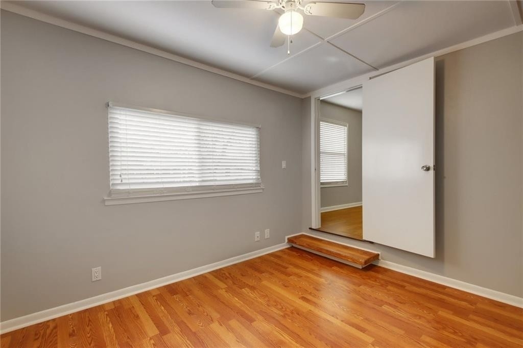 5802  Avenue G - Photo 2