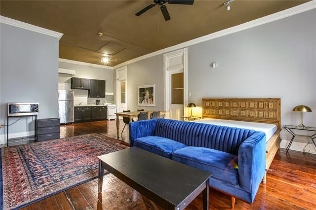 137 Carondelet Street - Photo 2