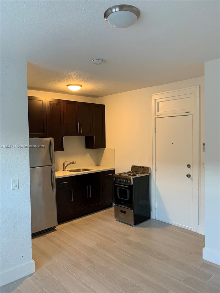 712 Sw 56 Av - Photo 4