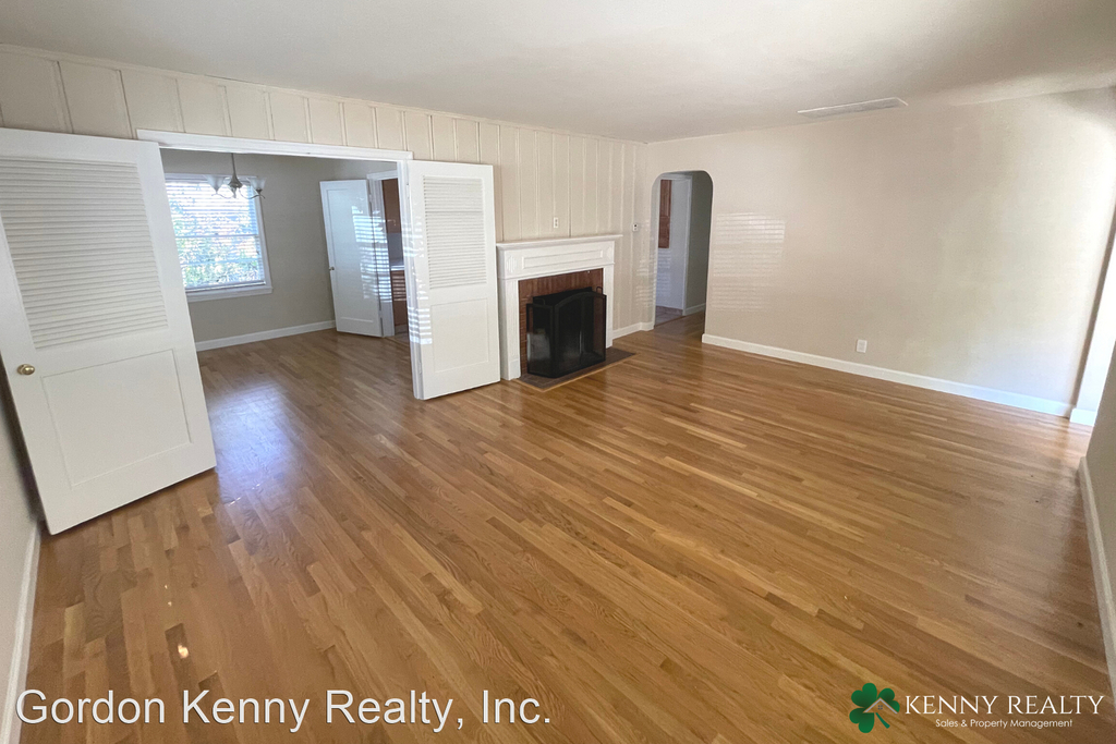 123 Beverly Drive - Photo 2