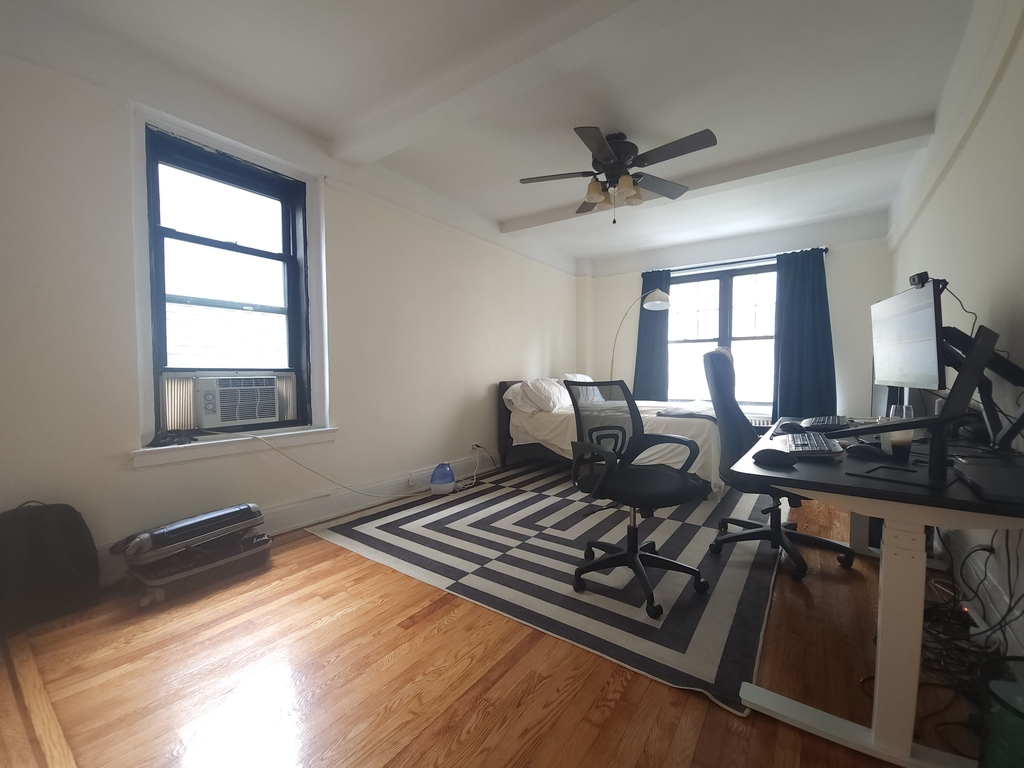 310 East 55th Street - Photo 2