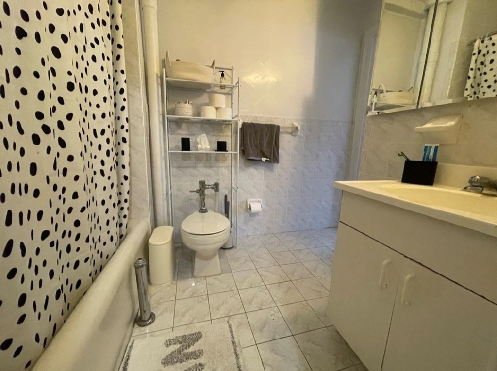 455 West 34th Street - Photo 5